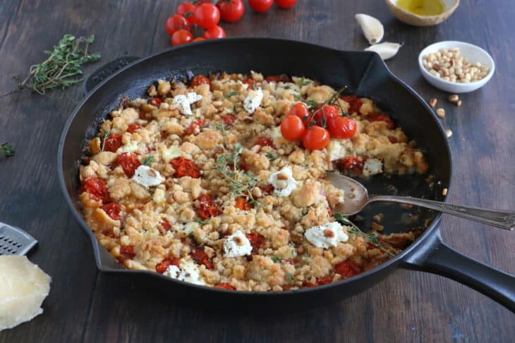 This cherry tomato and goat cheese crumble is bursting with juicy and cheesy flavors with a subtle crunch touch to it.