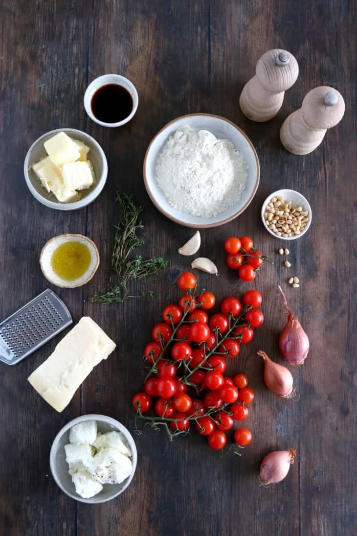 This cherry tomato and goat cheese crumble is bursting with juicy and cheesy flavors with a subtle crunch touch to it.