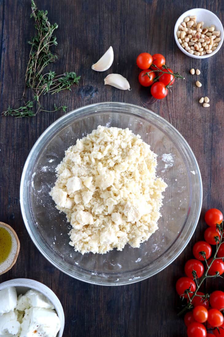 This cherry tomato and goat cheese crumble is bursting with juicy and cheesy flavors with a subtle crunch touch to it.