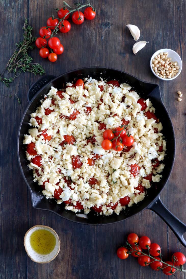 This cherry tomato and goat cheese crumble is bursting with juicy and cheesy flavors with a subtle crunch touch to it.
