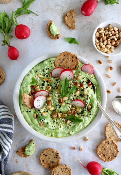 Le dip de petits pois, ricotta et menthe, c'est une tartinade de légumes toute simple et pleine de fraîcheur.