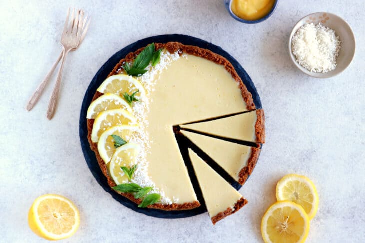 5 ingrédients seulement pour cette tarte au citron ultra facile et très rafraîchissante, réalisée sur une base de biscuits Spéculoos.