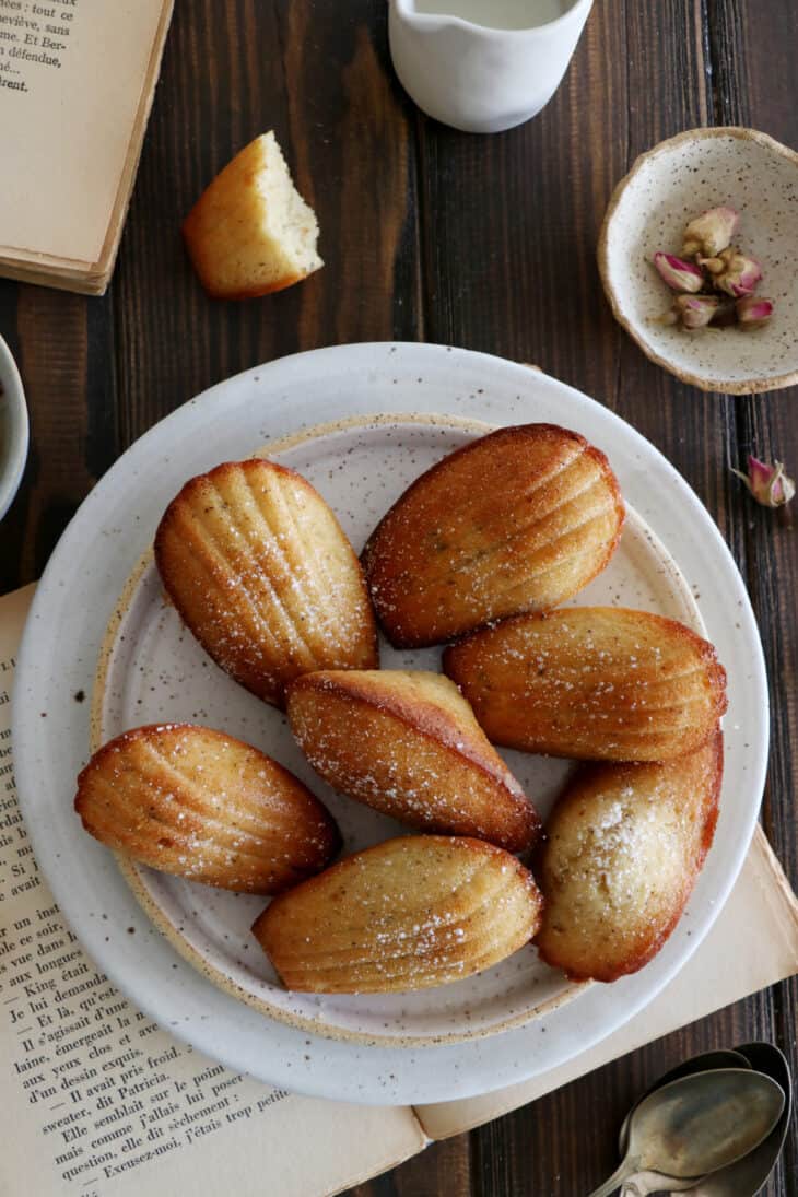 These classic French madeleines just hit the spot. Rich and buttery, these adorable cookie cakes have a characteristic little bump on top.