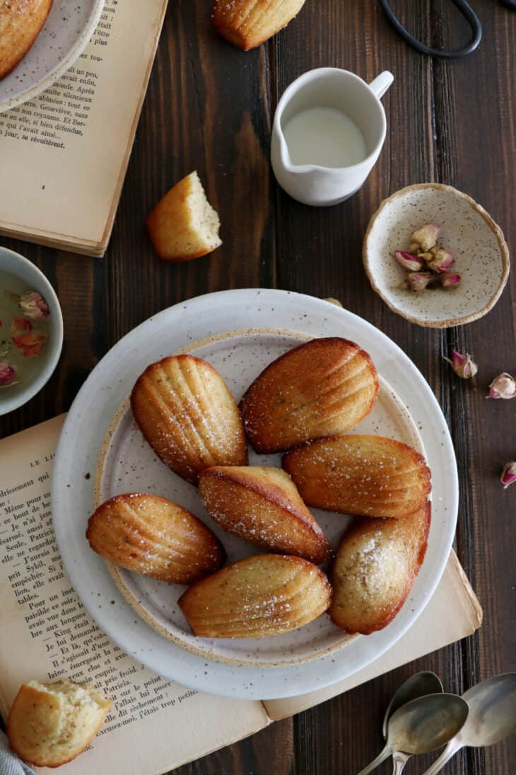 These classic French madeleines just hit the spot. Rich and buttery, these adorable cookie cakes have a characteristic little bump on top.