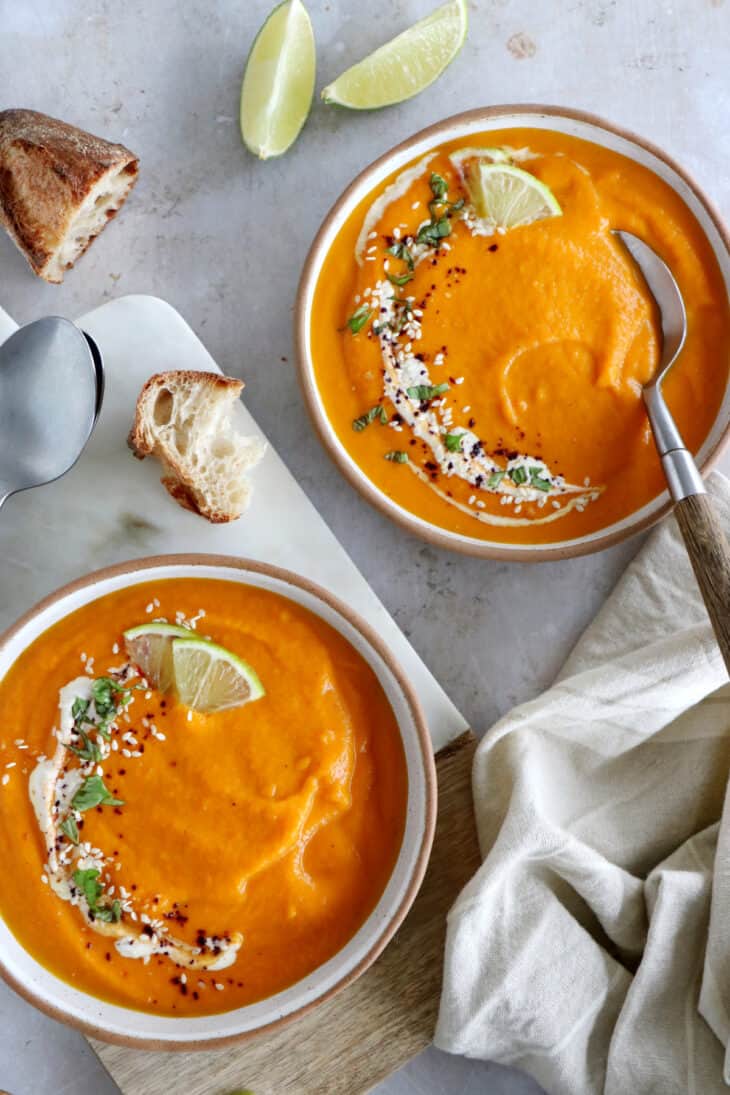 La soupe de carottes au gingembre et citron vert est de loin la meilleure soupe de carottes au lait de coco qui existe.