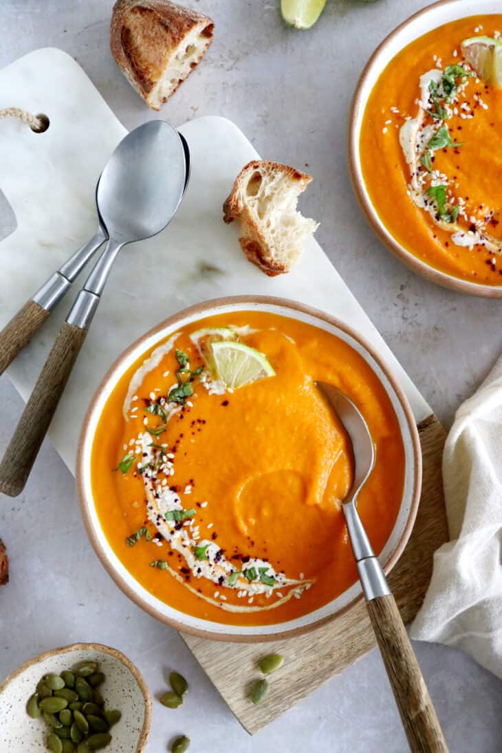 La soupe de carottes au gingembre et citron vert est de loin la meilleure soupe de carottes au lait de coco qui existe.