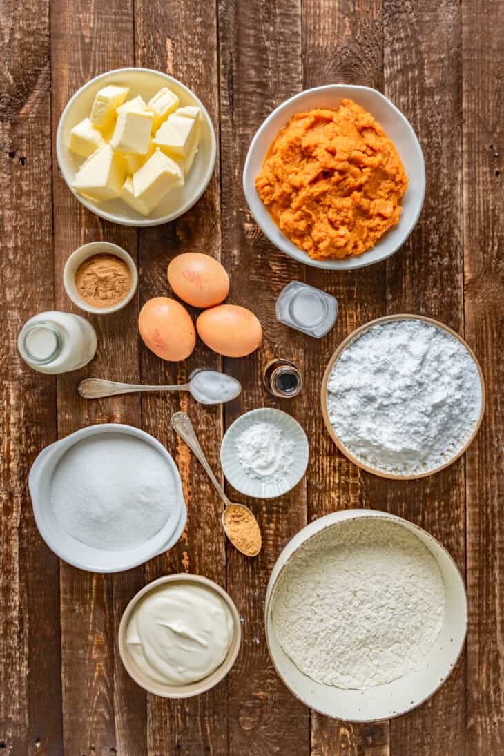 Le pumpkin bread (cake à la courge en français) est un dessert traditionnel américain tout doux et bien moelleux, aux épices chaudes d'automne.