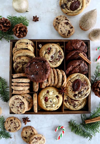 La boîte à cookies de Noël (Christmas Cookie Box) est une jolie idée de cadeau à faire soi-même et à offrir à ses proches pour les fêtes.