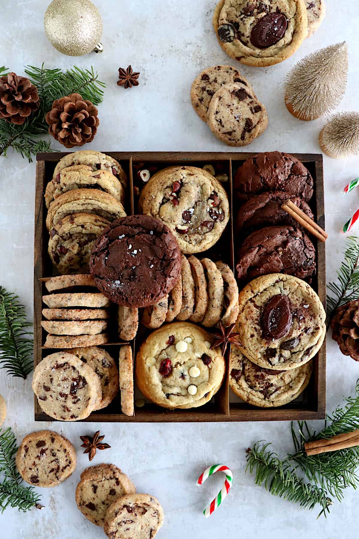 La boîte à cookies de Noël (Christmas Cookie Box) est une jolie idée de cadeau à faire soi-même et à offrir à ses proches pour les fêtes.