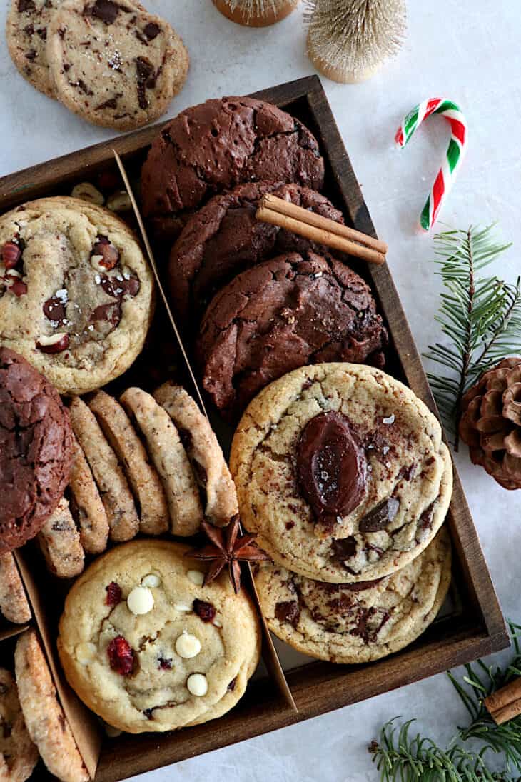 This festive Christmas cookie box is filled with your favorite cookies, ranging from chocolate brownie cookies, shortbread cookies, white chocolate and cranberry cookies, and more.