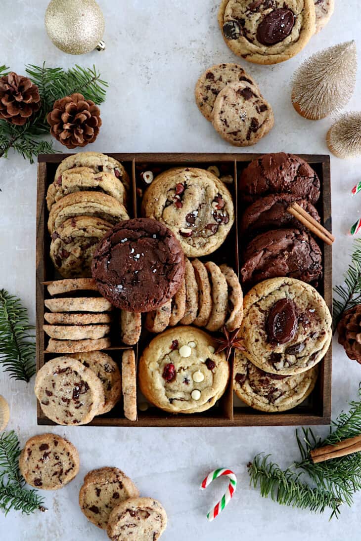 This festive Christmas cookie box is filled with your favorite cookies, ranging from chocolate brownie cookies, shortbread cookies, white chocolate and cranberry cookies, and more.