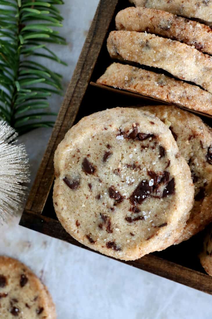 This festive Christmas cookie box is filled with your favorite cookies, ranging from chocolate brownie cookies, shortbread cookies, white chocolate and cranberry cookies, and more.