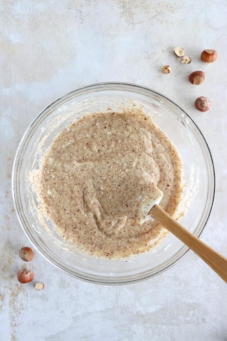 This French hazelnut cake, also called "Creusois", is a specialty prepared with ground hazelnuts and egg whites.