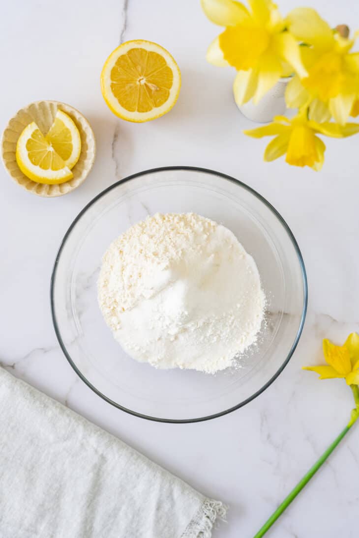 Légers, aériens et très moelleux, ces pancakes à la ricotta et au citron apportent douceur et réconfort dès le petit déjeuner.