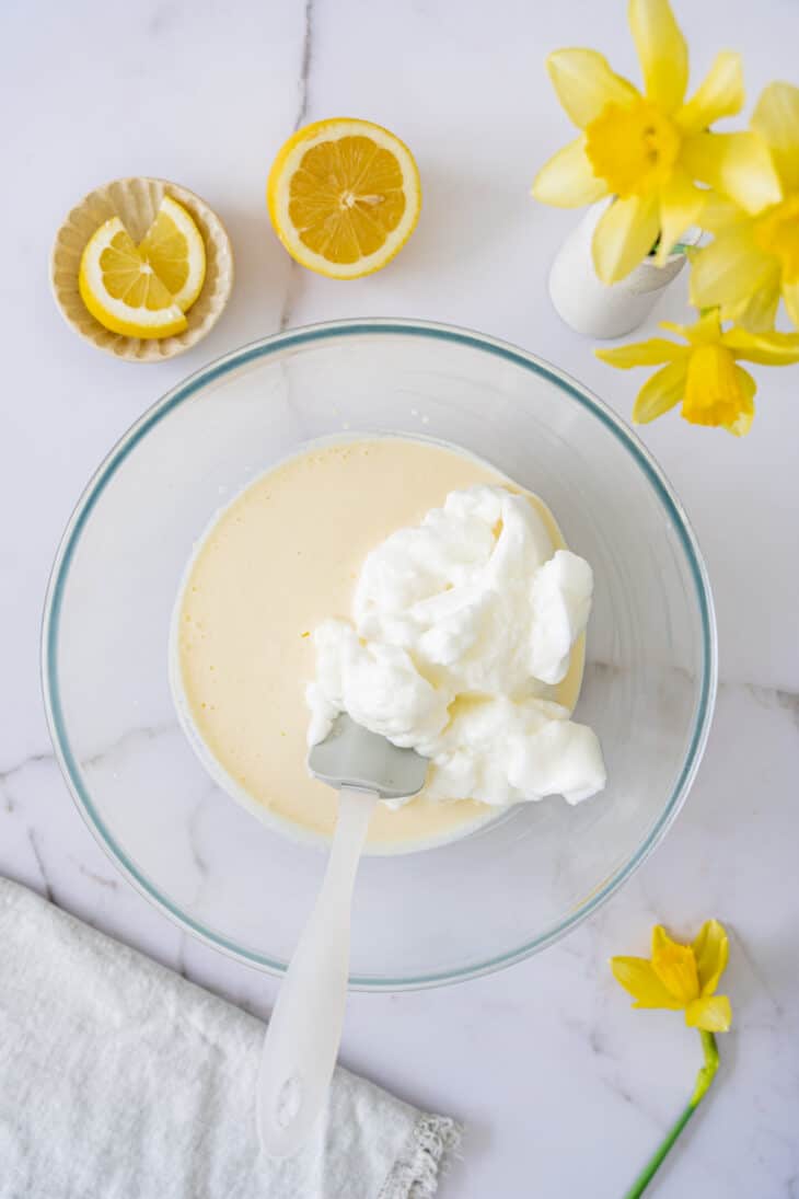 Légers, aériens et très moelleux, ces pancakes à la ricotta et au citron apportent douceur et réconfort dès le petit déjeuner.