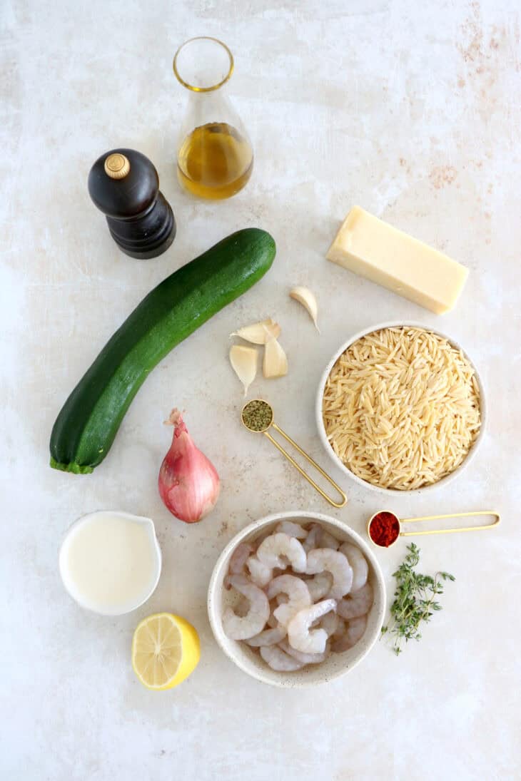 Prêt en 30 minutes, ce risotto d'orzo et crevettes au paprika est préparé avec des petites pâtes orzo plutôt que du riz rond.