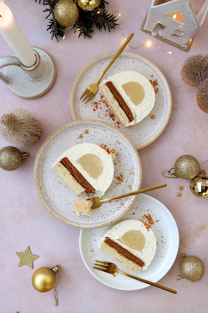 La bûche poire Spéculoos et une sublime bûche de Noël, alliant élégance et délicatesse, avec un jeu de textures et de saveurs époustouflant.