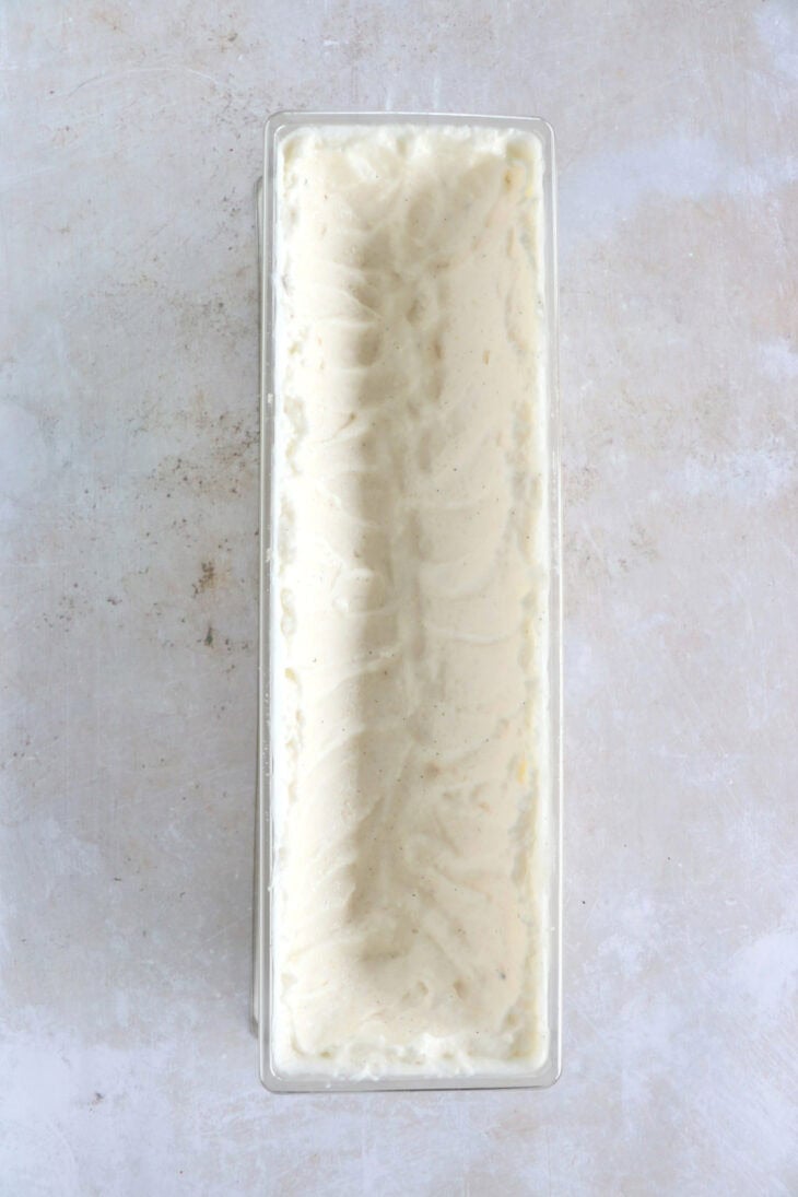 La bûche poire Spéculoos et une sublime bûche de Noël, alliant élégance et délicatesse, avec un jeu de textures et de saveurs époustouflant.