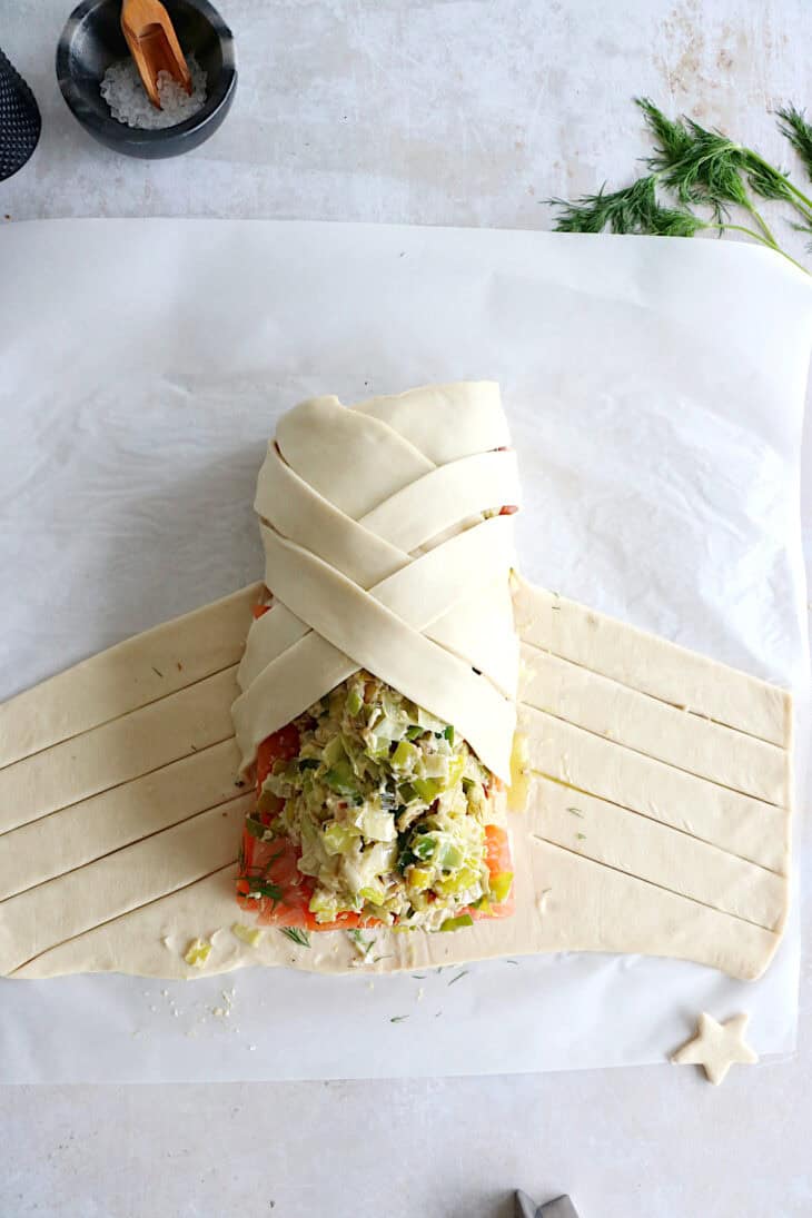 Puff pastry salmon wellington features a crispy golden puff pastry filled with a creamy leek-salmon filling, seasoned to perfection.