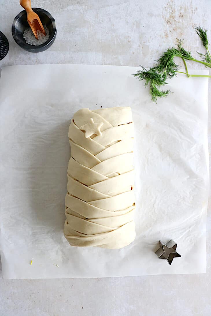 Puff pastry salmon wellington features a crispy golden puff pastry filled with a creamy leek-salmon filling, seasoned to perfection.