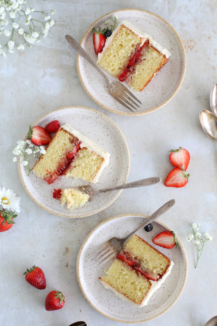 This small strawberry vanilla cake is perfect for any small celebration. It features a 6-inch two layer cake, a simple filling of strawberries and a smooth and creamy vanilla buttercream.