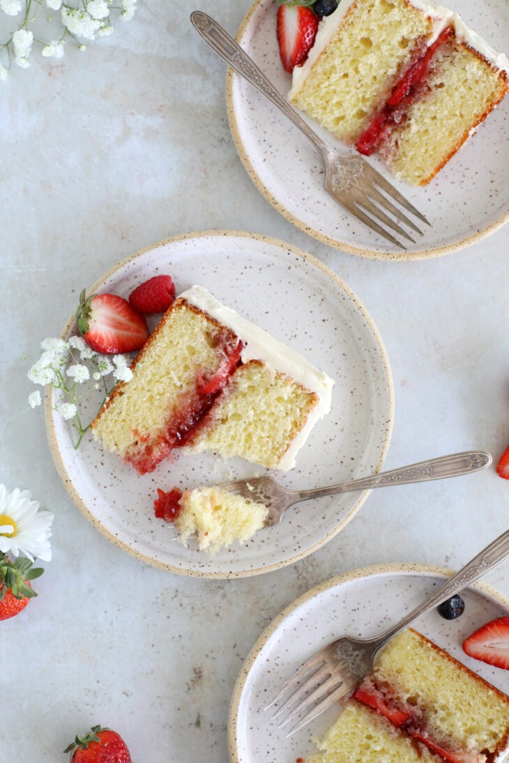 This small strawberry vanilla cake is perfect for any small celebration. It features a 6-inch two layer cake, a simple filling of strawberries and a smooth and creamy vanilla buttercream.