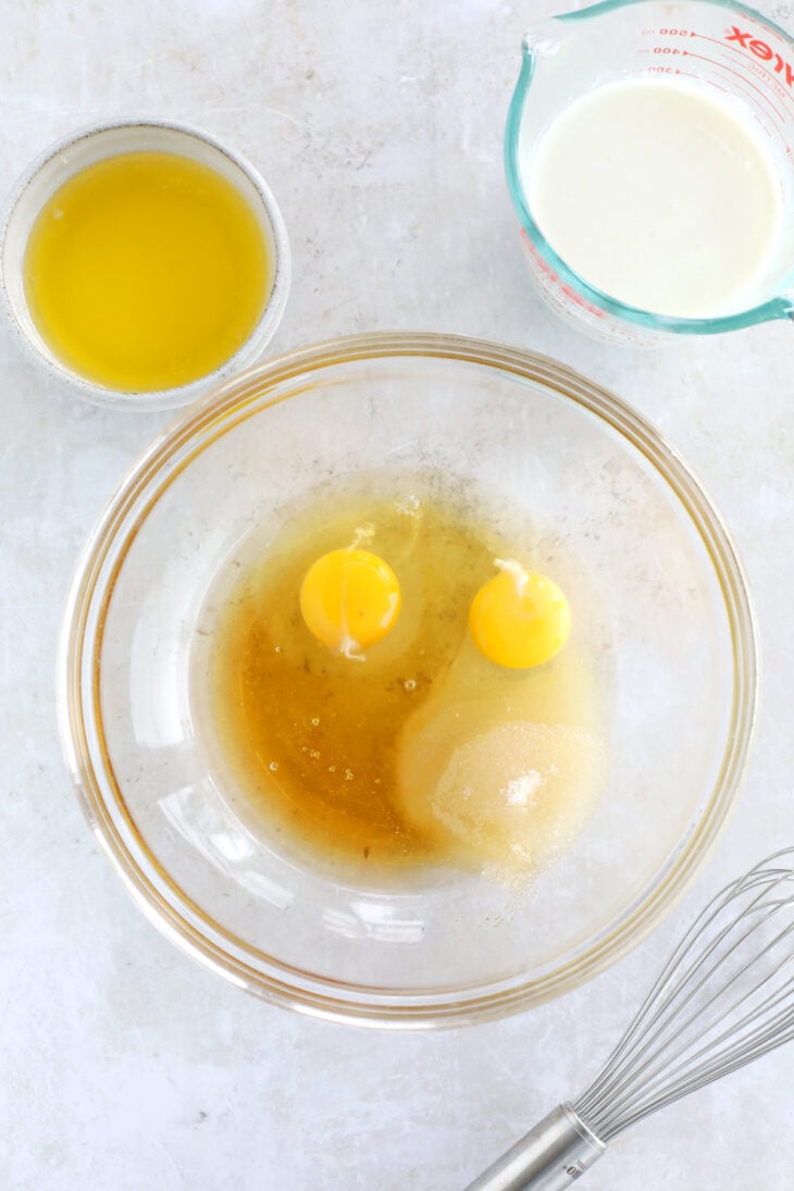 Découvrez la recette du cornbread maison, un pain au maïs américain préparé avec de la semoule de maïs, idéal pour Thanksgiving.