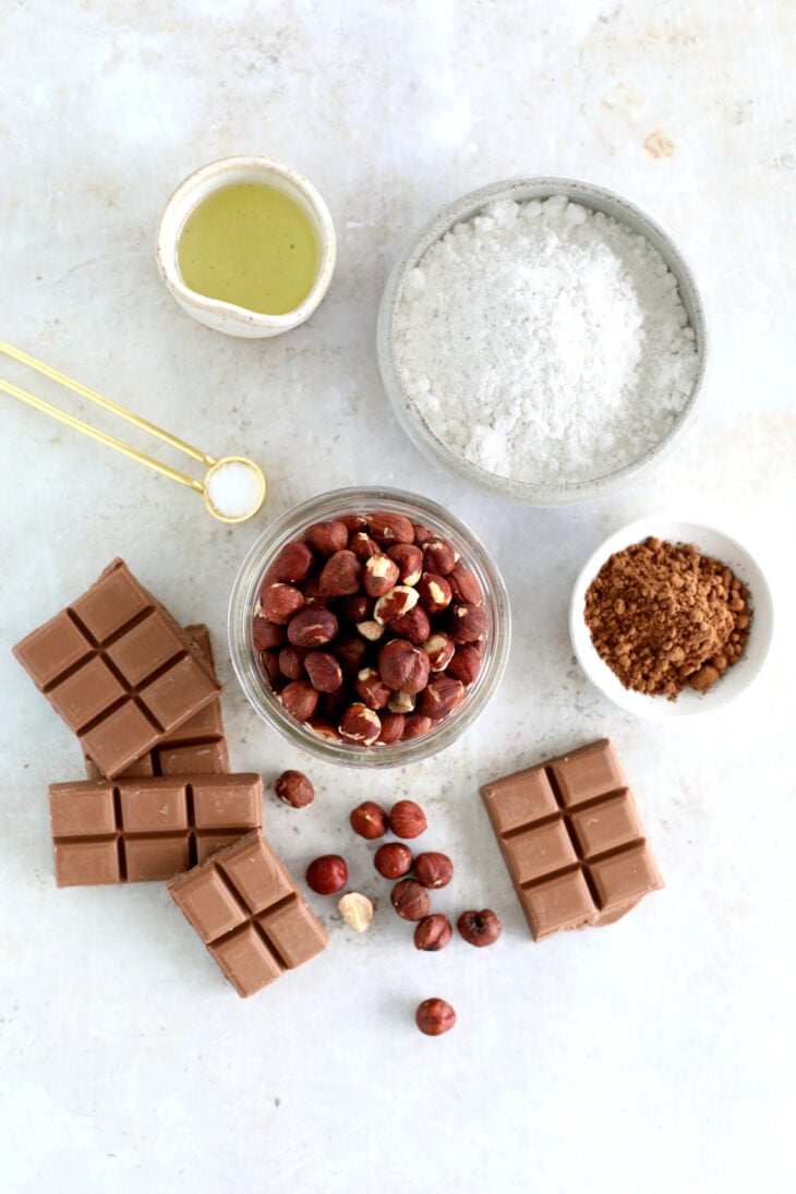 Apprenez à réaliser du Nutella maison avec quelques ingrédients simples et naturels. Une pâte à tartiner incroyablement gourmande.