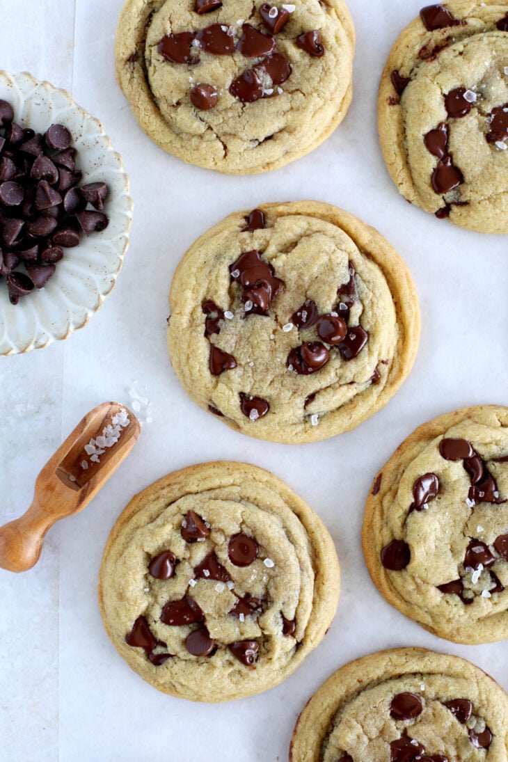 Les cookies américains aux pépites de chocolat, ce sont des cookies généreux, à la fois tendres et moelleux et garnis de pépites de chocolat.