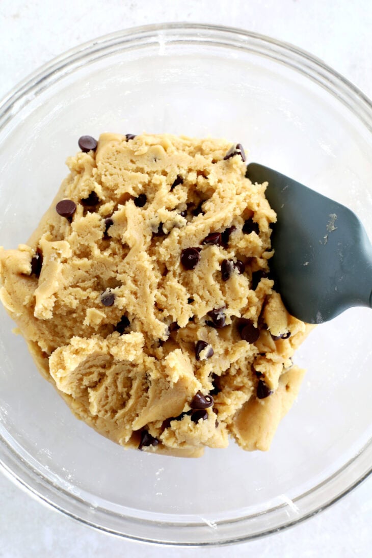 Les cookies américains aux pépites de chocolat, ce sont des cookies généreux, à la fois tendres et moelleux et garnis de pépites de chocolat.