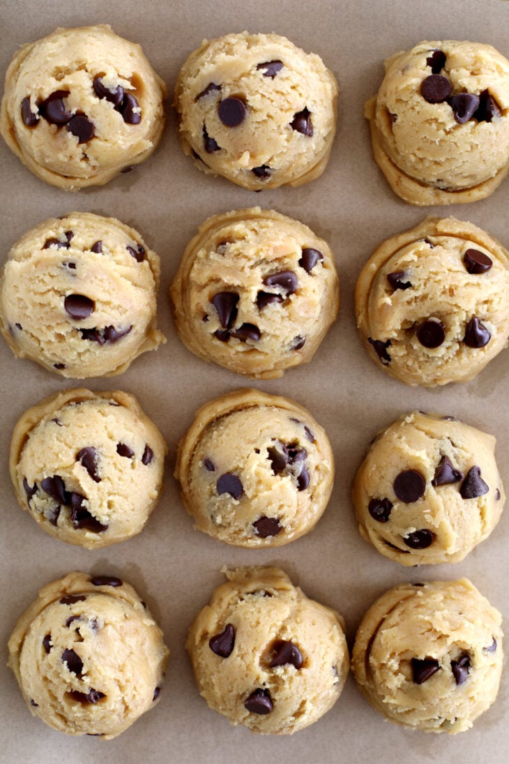 Les cookies américains aux pépites de chocolat, ce sont des cookies généreux, à la fois tendres et moelleux et garnis de pépites de chocolat.