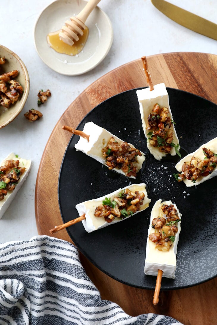 Adorable Brie cheese bites topped with caramelized walnuts. Try also the Brie Christmas tree appetizer version for the holidays.