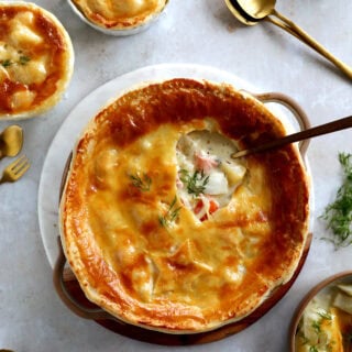 This puff pastry topped fish pie consists in a medley of salmon and cod with fennel, all tossed in a creamy and subtle white wine sauce.