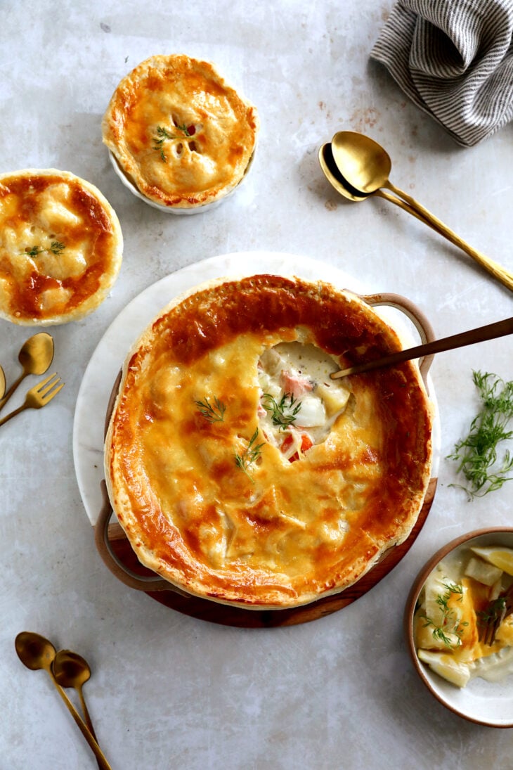 This puff pastry topped fish pie consists in a medley of salmon and cod with fennel, all tossed in a creamy and subtle white wine sauce.