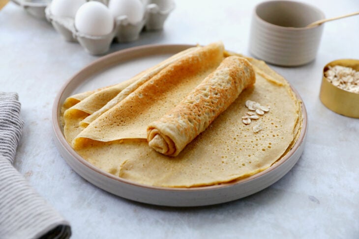 Oat crepes are prepared with oats, which makes them nutritious, fiber-rich, and easy to adapt in a gluten-free and dairy-free version.