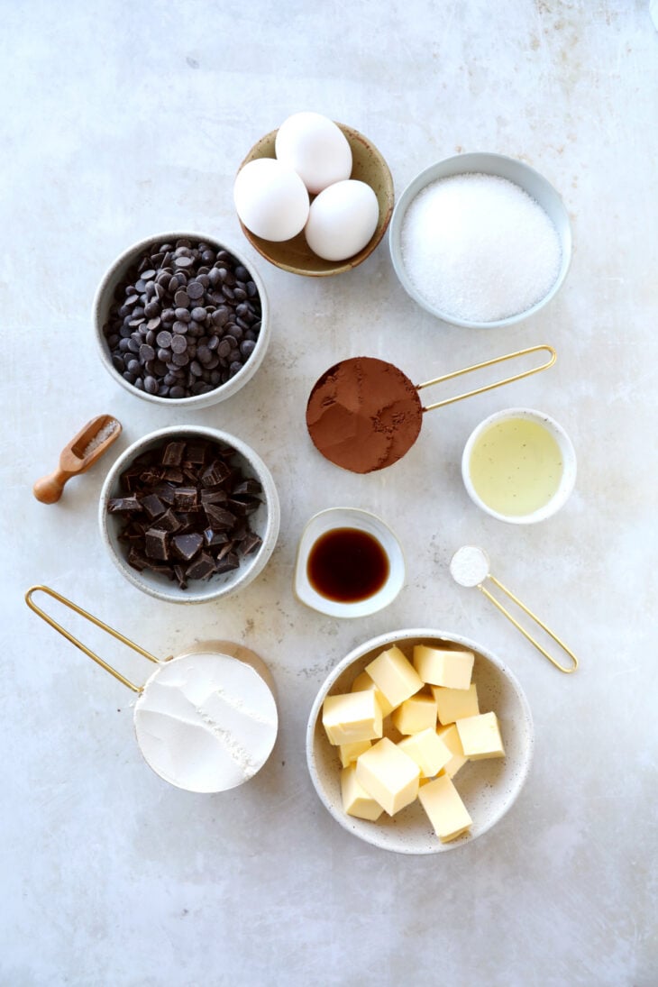 Le skillet brownie (brownie à la poêle) se déguste encore chaud et à la petite cuillère immédiatement à la sortie du four.