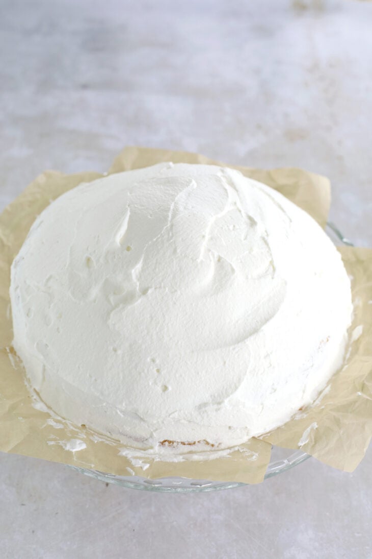 Le prinsesstårta (gâteau princesse) est un gâteau traditionnel suédois à étages recouvert d'un dôme caractéristique en pâte d'amande.