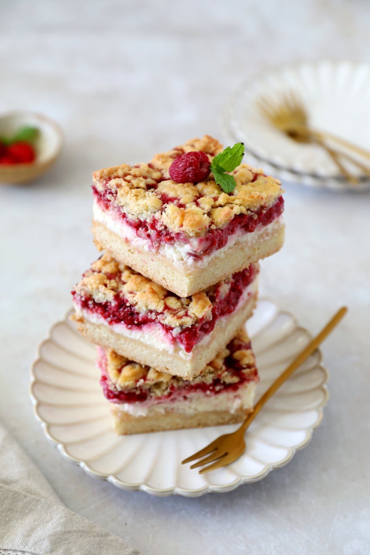 Carrés crumble cheesecake aux framboises