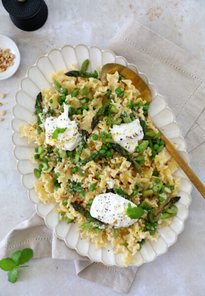 This simple spring pea and asparagus pasta with burrata is loaded with spring flavors. Creamy and flavorful, this dish is a classic to keep a lifetime.