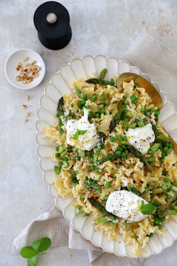 This simple spring pea and asparagus pasta with burrata is loaded with spring flavors. Creamy and flavorful, this dish is a classic to keep a lifetime.