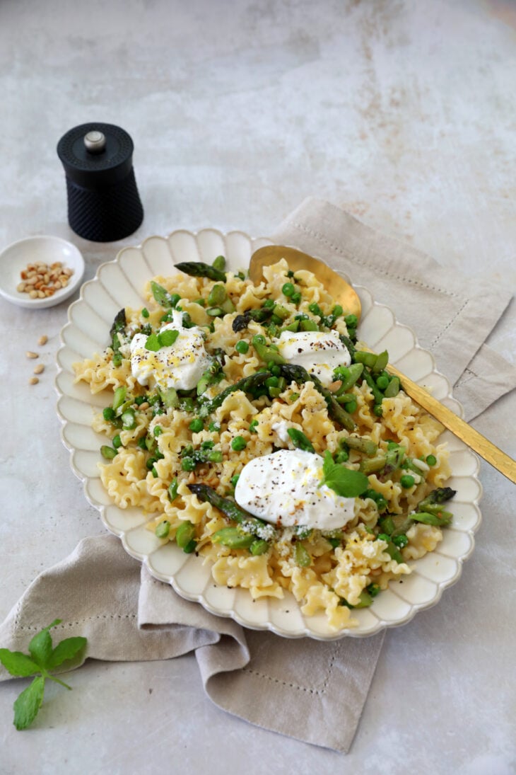 This simple spring pea and asparagus pasta with burrata is loaded with spring flavors. Creamy and flavorful, this dish is a classic to keep a lifetime.