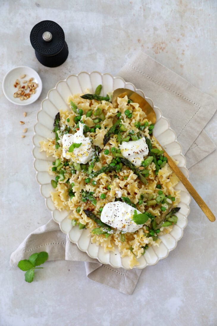 This simple spring pea and asparagus pasta with burrata is loaded with spring flavors. Creamy and flavorful, this dish is a classic to keep a lifetime.