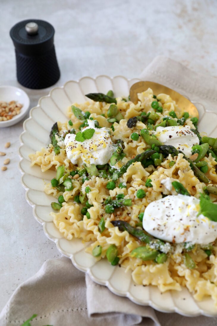 This simple spring pea and asparagus pasta with burrata is loaded with spring flavors. Creamy and flavorful, this dish is a classic to keep a lifetime.